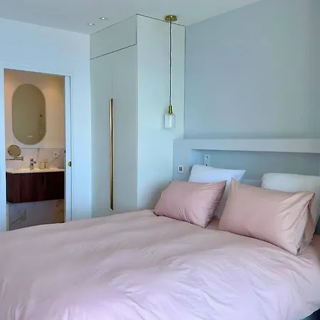 Adriana Ii Moure Rouge Apartment